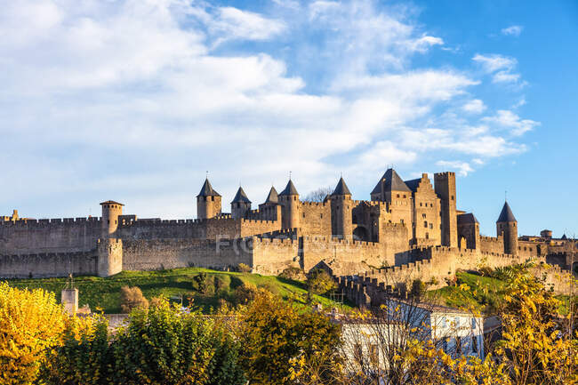 Città di Carcassonne vista dal nuovo ponte, Languedoc-Roussillon, Aude, Occitanie, Francia — Foto stock