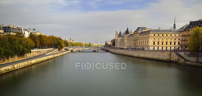 Europe France Seine up to the Conciergerie in Paris — Stock Photo