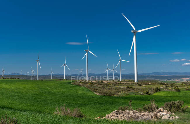 Spanien, Aragonien, Windkraftanlagen — Stockfoto