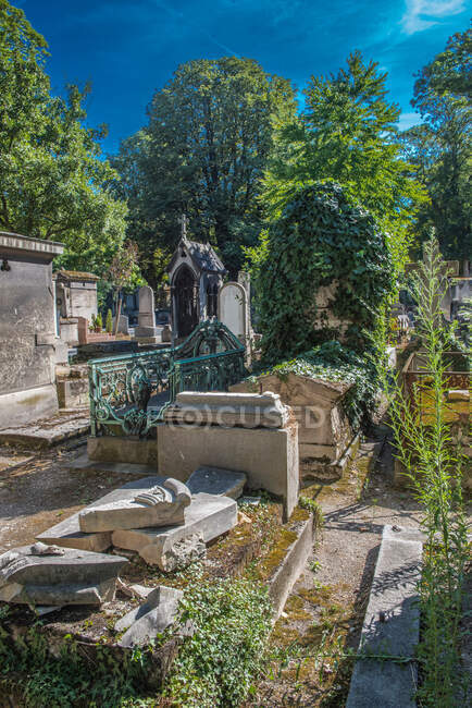France, Ile de France, Paris, 18th district, general view of the Montmartre cemetery — Stock Photo