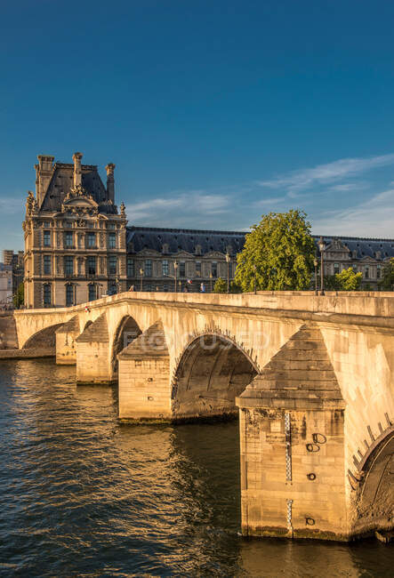 France, Ile de France, Paris, 7th district, the Palais du Louvre and pont Royal on the Seine — Stock Photo