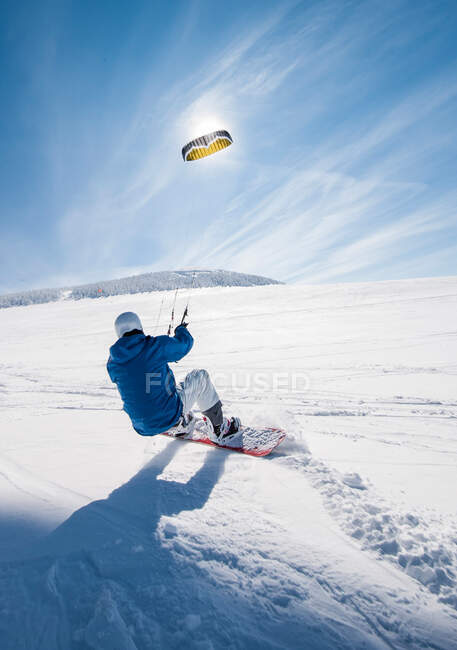 Francia, Alvernia-Rodano-Alpi, Alta Loira, kitesurf a Les Estables — Foto stock