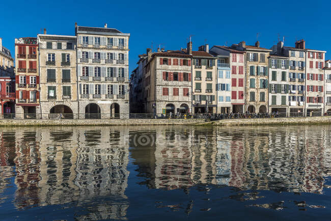 Basque Country, Bayonne, petit Bayonne district, quay Galuperie, facades reflecting in the Nive river — Stock Photo