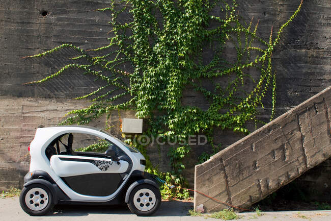 France, Nantes, electric car charging batteries. — Stock Photo