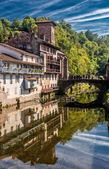Francia, Paesi Baschi, fiume Nive a Saint-Jean-Pied-de-Port (etichettato come 