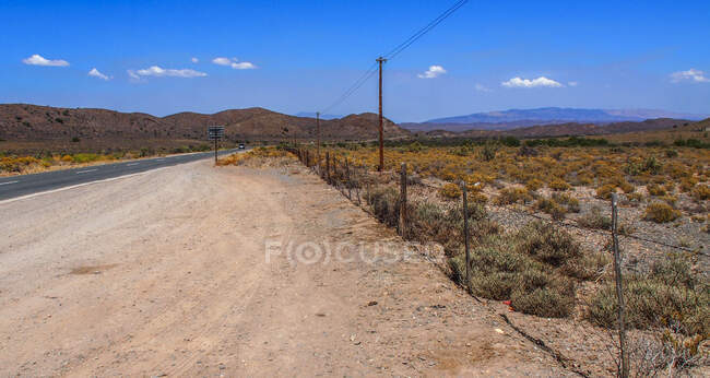 South Africa, Western Cape province, road in the Klein Karoo desert landscape — Stock Photo
