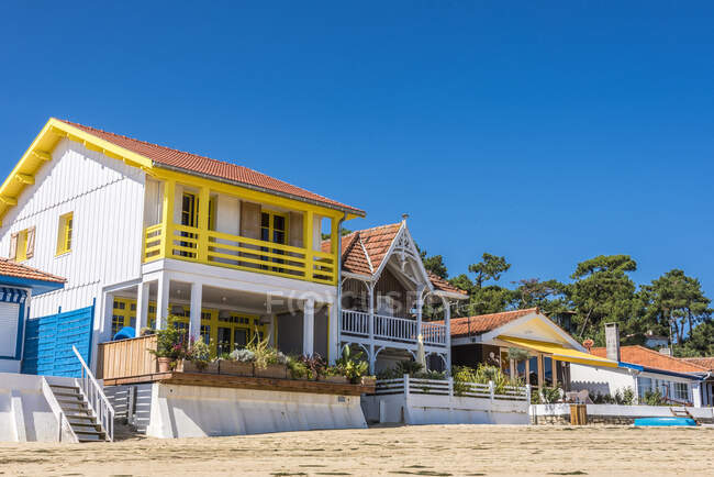 France, Gironde, Arcachon Bay, Cap-Ferret, beach hut along the beach of l'Herbe village — Stock Photo