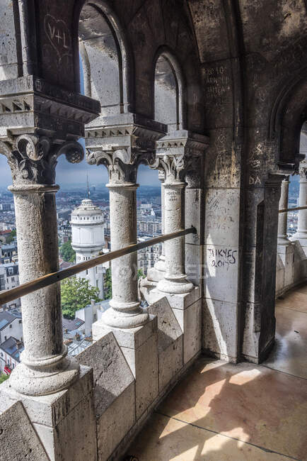 Francia, distrito 18 de París, Cúpula de la Basílica del Sagrado Corazón de París - foto de stock
