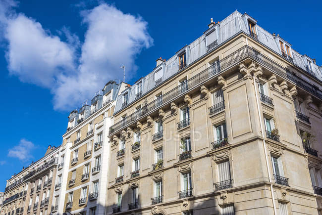 Immeubles rue Jeanne d'Arc, France, Paris — Photo de stock