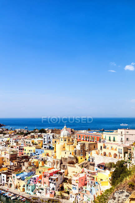 Veduta del paese di Procida, Golfo di Napoli, Campania, Italia — Foto stock