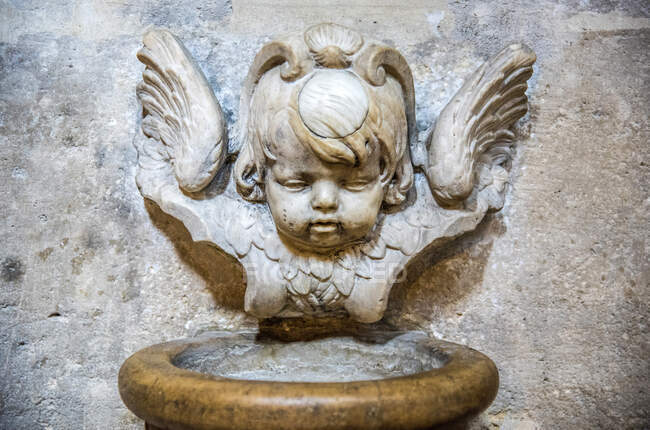 Francia, 4º arrondissement de París, Ile Saint-Louis, Saint-Louis en l 'Ile Church, stoup (siglo XIX)) - foto de stock