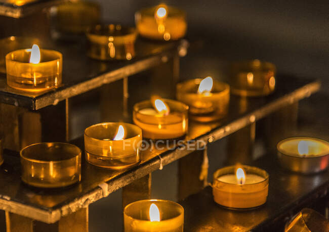 France, 18th arrondissement of Paris, Basilica of the Sacred Heart of Paris, devotion lights — Stock Photo