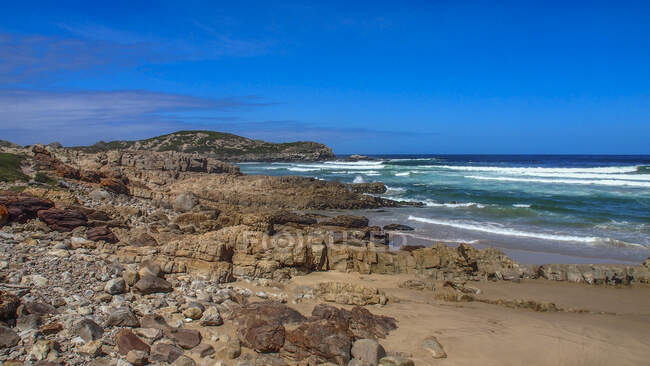 South Africa, Garden Route, rocky beach by the Indian Ocean, Plettenberg — Stock Photo