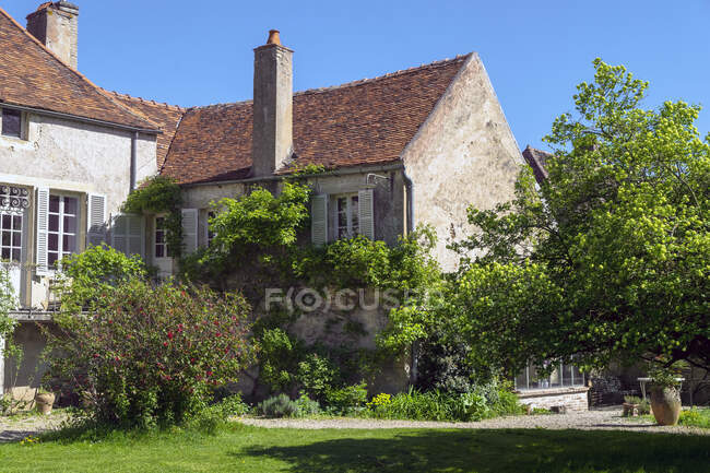 Europa, França, Bourgogne, Cote d 'Or, Bard les Epoisses, casa velha — Fotografia de Stock