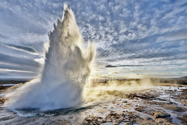 Iceland. Center Region. Geyser Strokkur. — Stock Photo