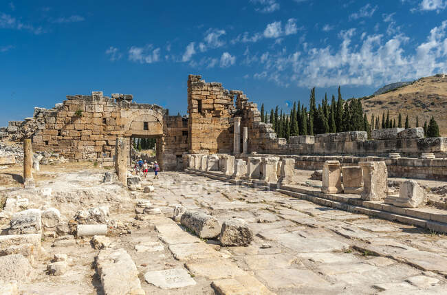 Турция, древний город Иераполис, недалеко от Памуккале, Нимфеум Тритонов (Всемирное наследие ЮНЕСКО)) — стоковое фото