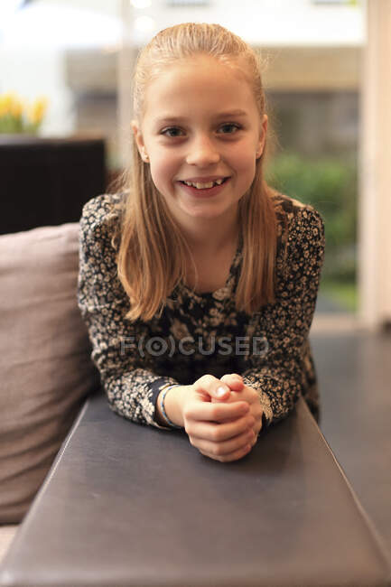 Portrait of a young girl — Stock Photo