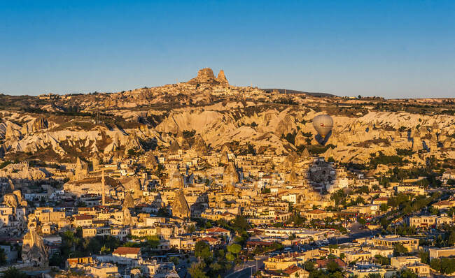 Türkei, Greme-Nationalpark und die Felsen von Kappadokien, Stadt Ushisar (UNESCO-Weltkulturerbe)) — Stockfoto