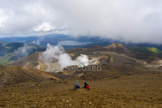 Excursión al volcán Meakandake, prefectura de Hokkaido, Japón. - foto de stock