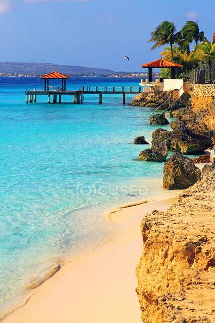 Antillas Holandesas. Bonaire. Kralendijk. Playa de solteros. - foto de stock