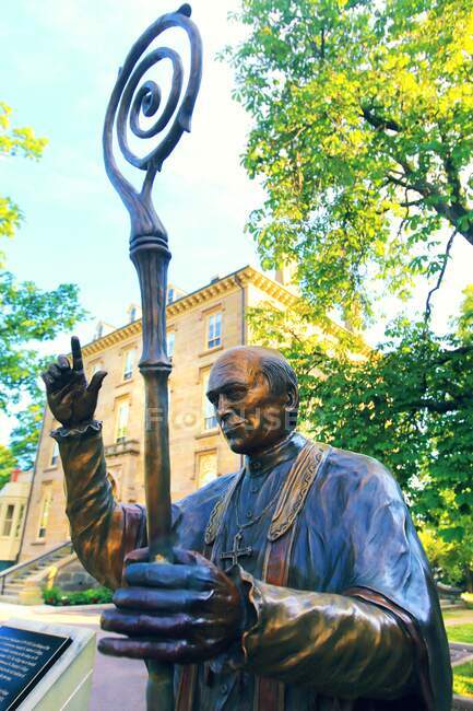 Canada, Prince Edward Island. Charlottetown. St.Dunstan's Basilica. Statue. — Stock Photo