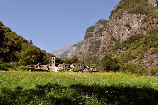Switzerland, Tecino canton, Val Bavona, little village of Roseto, here ther no electricity — Stock Photo