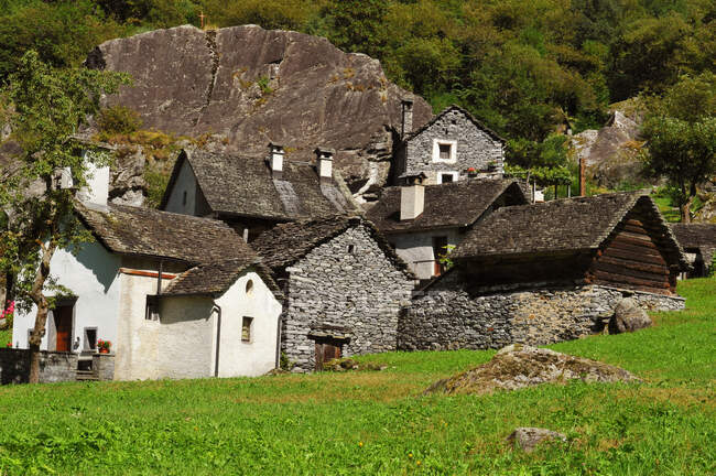 Switzerland, Tecino canton, Val Bavona, little village of Roseto, here ther no electricity — Stock Photo