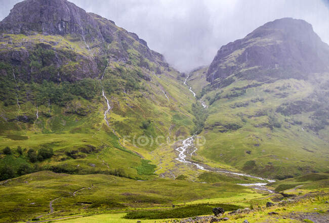 Europe, Great Britain, Scotland, Highlands and Lochaber Geopark, Glen Coe valley, place of Hagrid's hut replica (Harry Potter movies) and filming of the Skyfall movie (James Bond) — Stock Photo