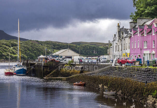 Europe, Great Britain, Scotland, Hebrides, Isle of Skye, Portree Harbour — Stock Photo