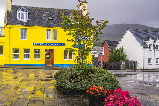 Europa, Gran Bretaña, Escocia, Hébridas, Isla de Skye, hotel en Portree - foto de stock