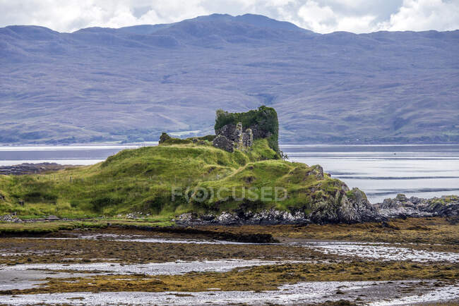 Europa, Gran Bretaña, Escocia, Hébridas, al sureste de la Isla de Skye, ruina en Point of Sleat - foto de stock