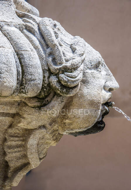 France, Provence-Alpes-Cote d'Azur, Vaucluse, Pernes-les-Fontaines, fountain of the hospital (18th century) — Stock Photo
