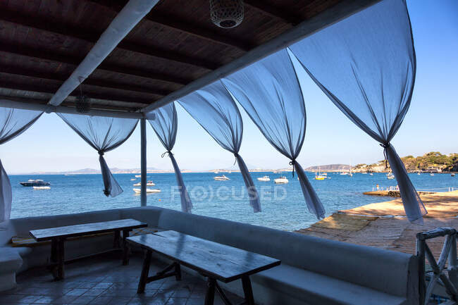 Vista de una terraza del Parque Termal de Castiglione, Ischia, Golfo de Nápoles, región de Campania, Italia - foto de stock