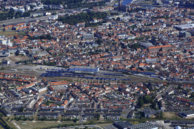 Francia, Hauts de France, Pas de Calais, Costa Opale, Calais. Calais città dall'alto — Foto stock