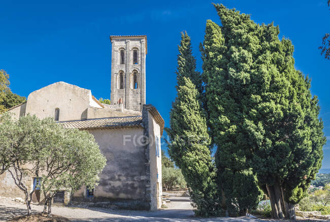 Francia, Provenza, Vaucluse, Beaumes de Venise, capilla romana Notre Dame d 'Aubune - foto de stock