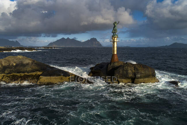 Norvège, îles Lofoten, Svolvaer, Vagan. Statue femme pêcheur — Photo de stock