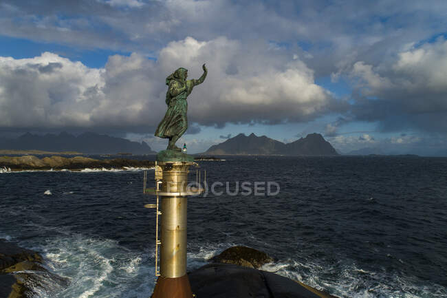 Norvège, îles Lofoten, Svolvaer, Vagan. Statue femme pêcheur — Photo de stock