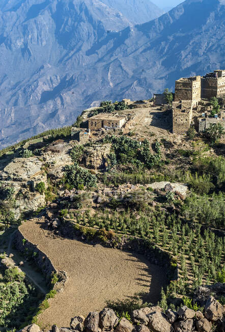 Middle East, Yemen, Center West, Jebel Harraz region (UNESCO World Heritage Tentative list), village and terrace cultivation (shooting 03/2007) — Stock Photo
