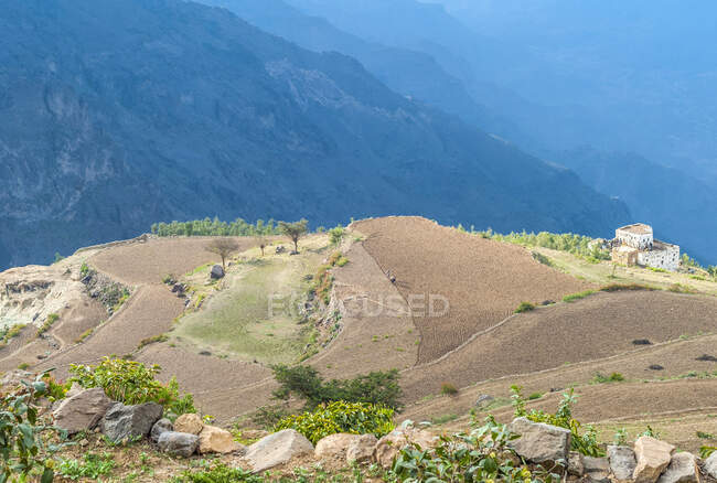 Moyen-Orient, Yémen, Centre Ouest, région de Jebel Harraz (Liste indicative du patrimoine mondial de l'UNESCO), vue sur un paysage rural — Photo de stock