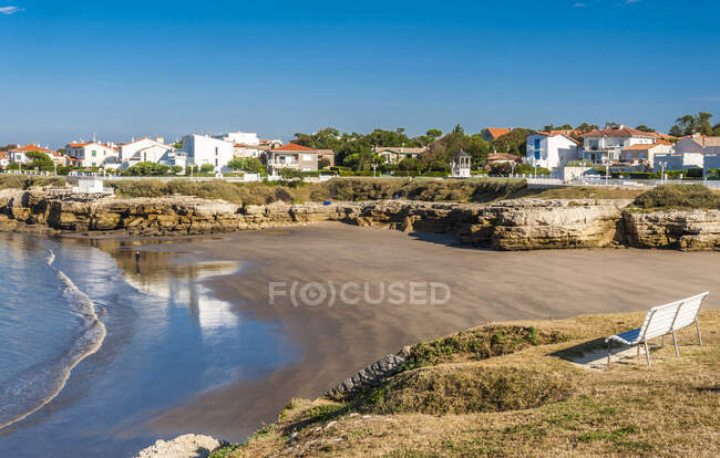 France, Charente-Maritime, Saint Georges de Didonne, Conche du Chaix and Pontillac district seen from the GR footpath — Stock Photo