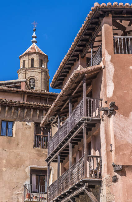 Spagna, comunità autonoma di Aragona, Provincia di Teruel, Albarracin vilage (Villaggio più bello della Spagna), casa con balconi in legno — Foto stock