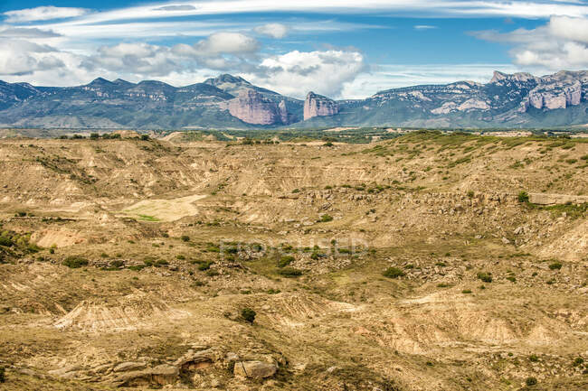 Spain, autonomous community of Aragon, province of Huesca, Pyrenees, Loporzano, bandlands of Monte Aragon and Pena de Arman in the background — Stock Photo