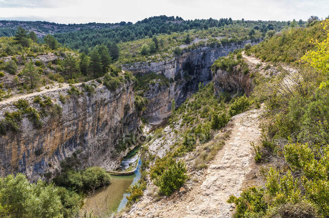 Боль, автономное сообщество Арагона, природный парк Сьерра-и-Ка-онес-де-Гуара, каньон реки Веро (Всемирное наследие ЮНЕСКО по искусству скал) — стоковое фото