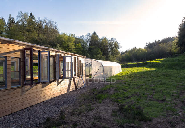 Europe, France, Burgundy, Epoisses, greenhouse in a vegetable garden — Stock Photo