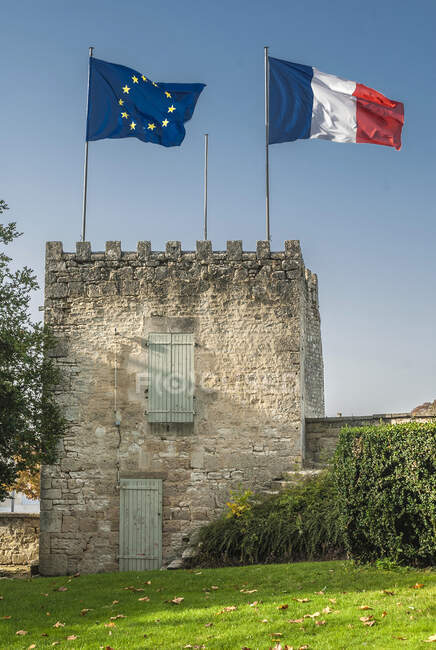Франція, Charente Maritime, Surgeres, башта обгородженої муром (16 століття)) — стокове фото