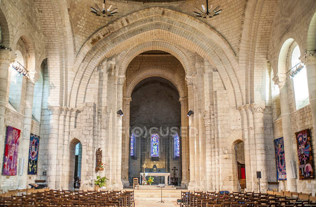 Francia, Charente Maritime, Saintes, iglesia de Sainte-Marie de l 'Abbaye-aux-Dames - foto de stock