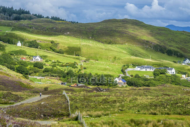 Europa, Gran Bretagna, Scozia, Ebridi, a sud-est dell'isola di Skye, fattorie nella brughiera a Point of Sleat — Foto stock