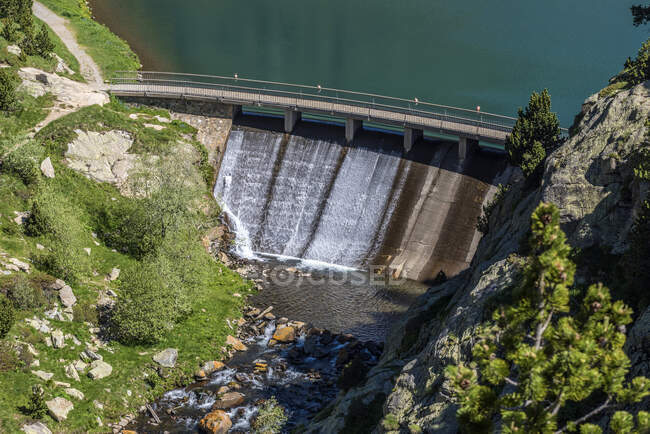 Spain, Catalonia, Pyrenees, comarque of Ripolles, dam of Nuria — стокове фото
