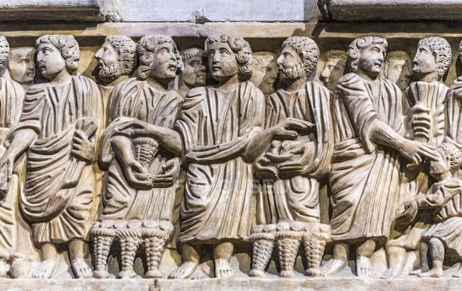 Spain, Catalonia, Girona, church of St. Felix, pagan and paleochristian sarcophagus, Miracle of the Bread and Fish (4th century) — Stock Photo
