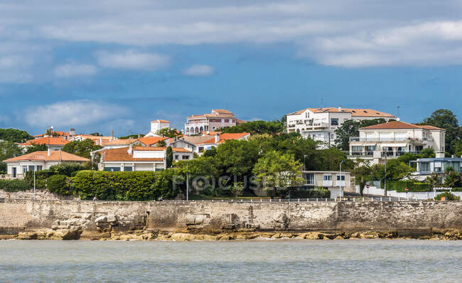 France, Charente-Maritime, seafront of Royan, Pontaillac district — стокове фото